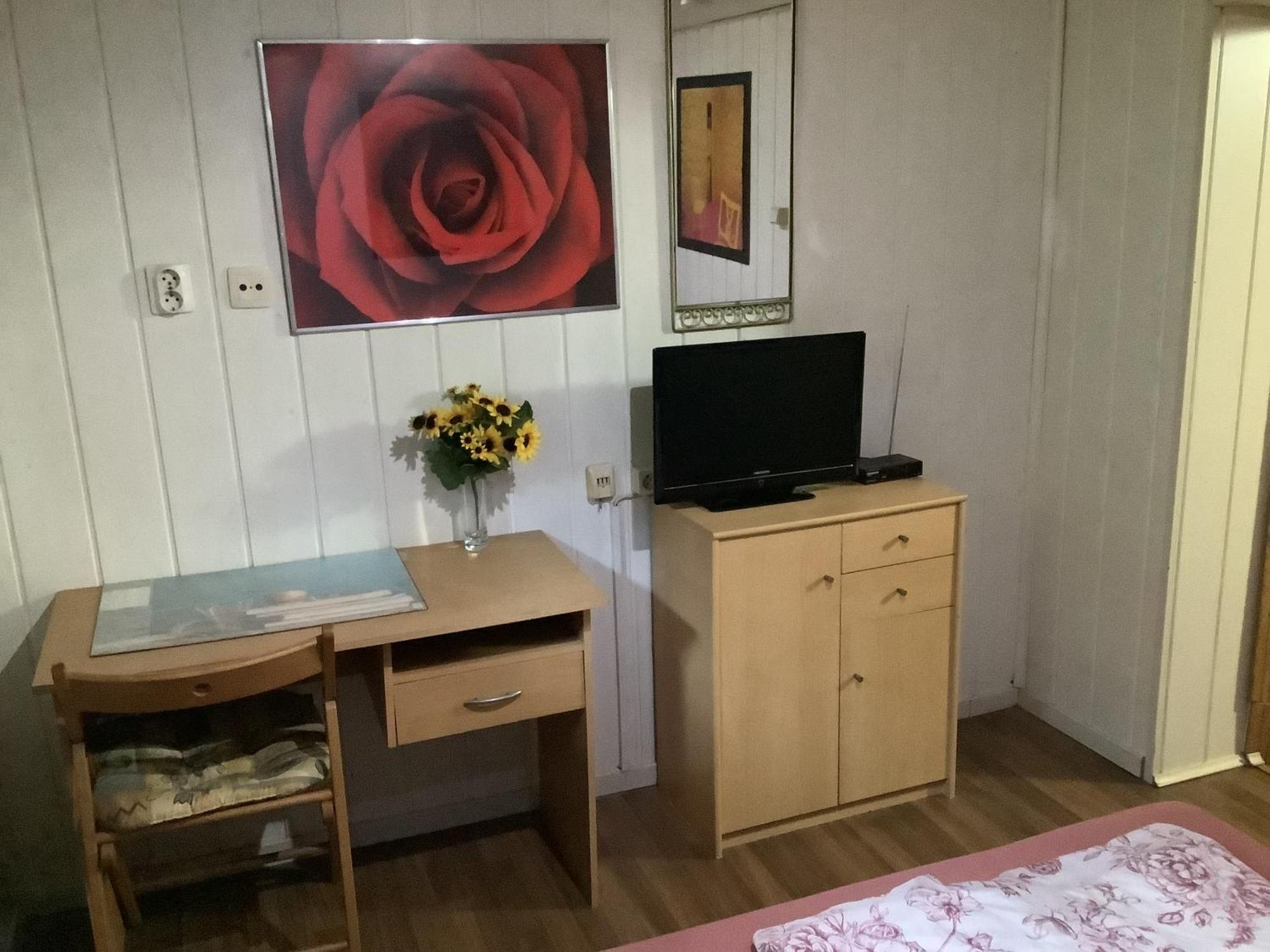 Schoenes Zimmer Im Seterant/Untergeschoss Essen Luaran gambar